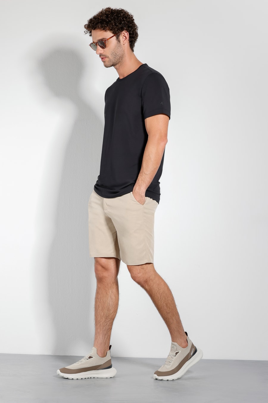 Bermuda Chino Alfaiataria Flex Caqui — foto 2 de 4