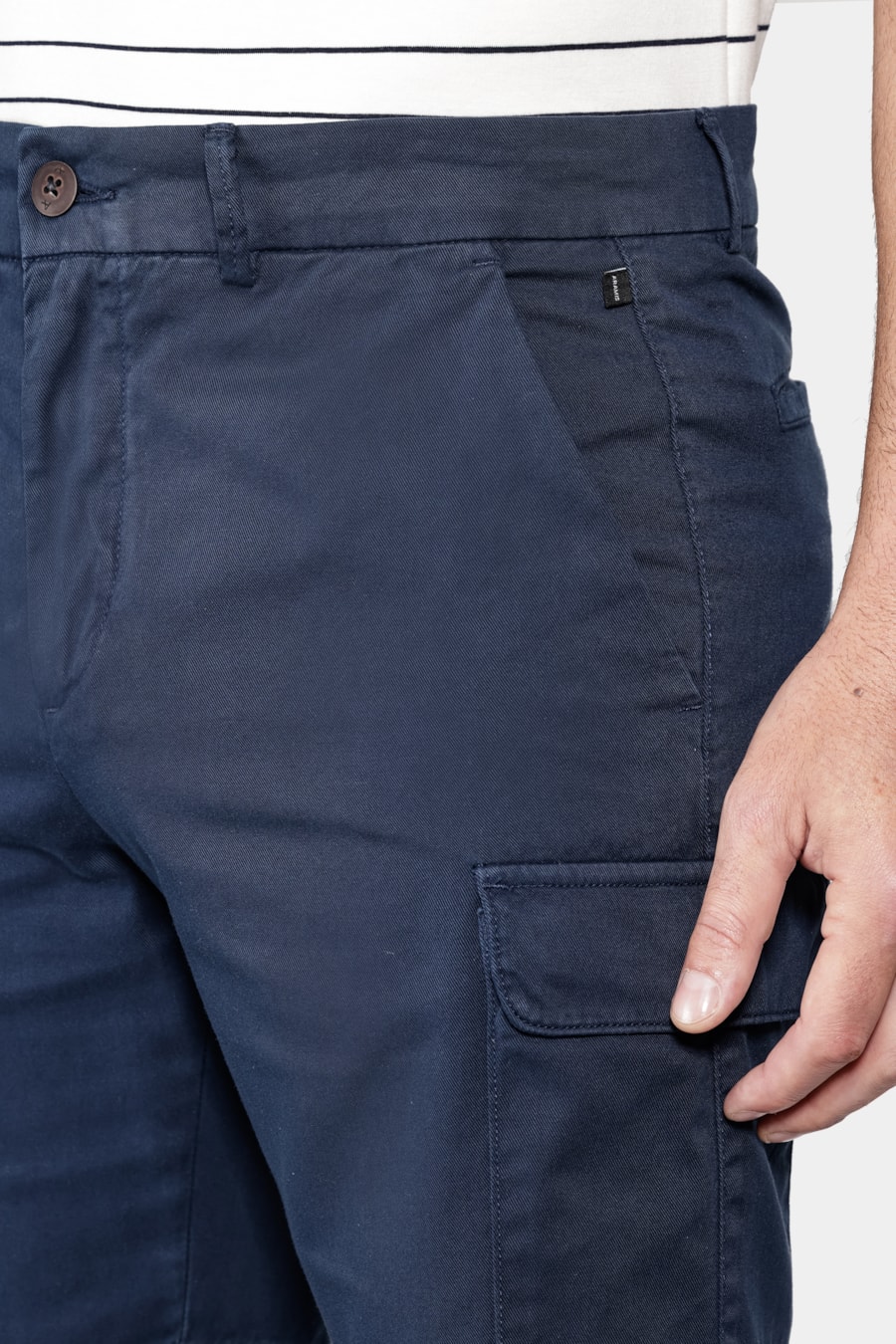 Bermuda Chino Cargo Color Marinho — foto 3 de 6