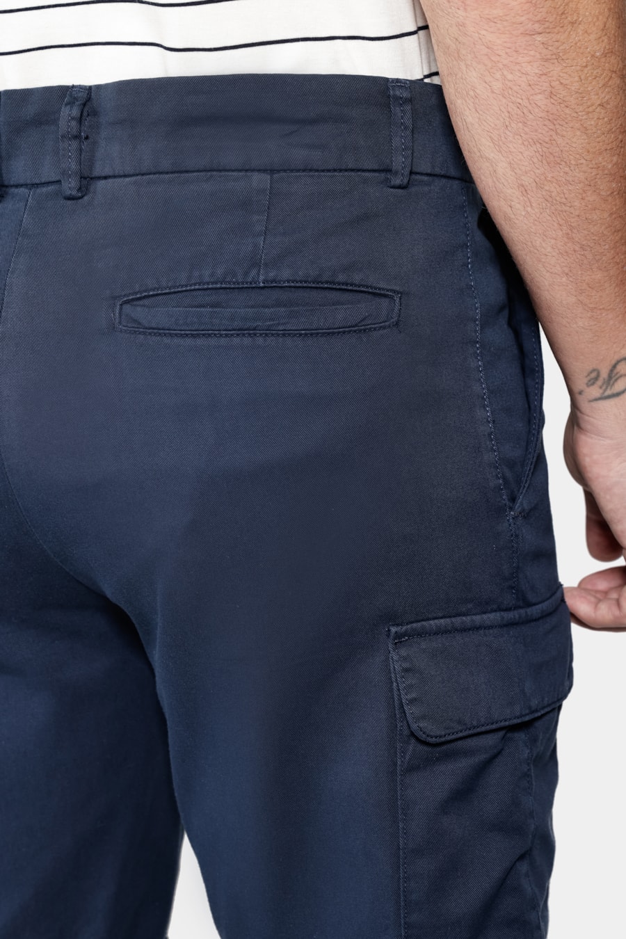 Bermuda Chino Cargo Color Marinho — foto 4 de 6