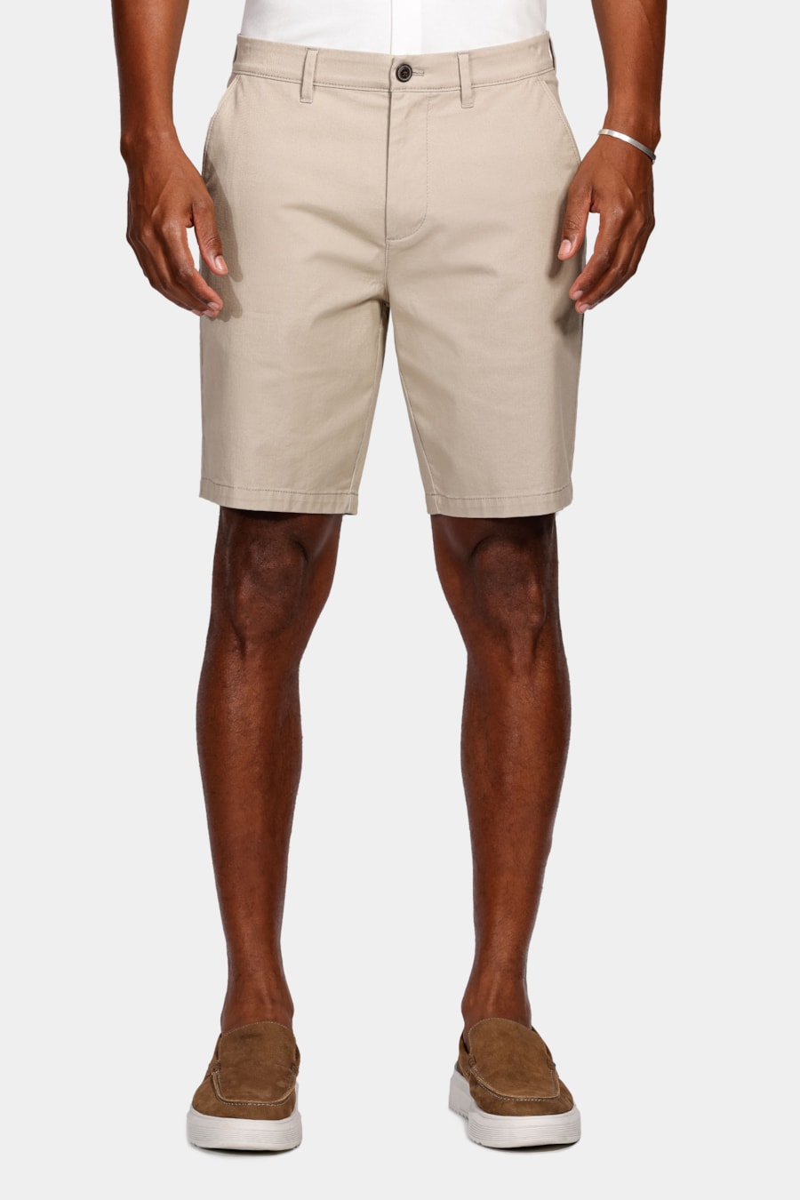 Bermuda Chino Casual em Sarja Areia — foto 1 de 5