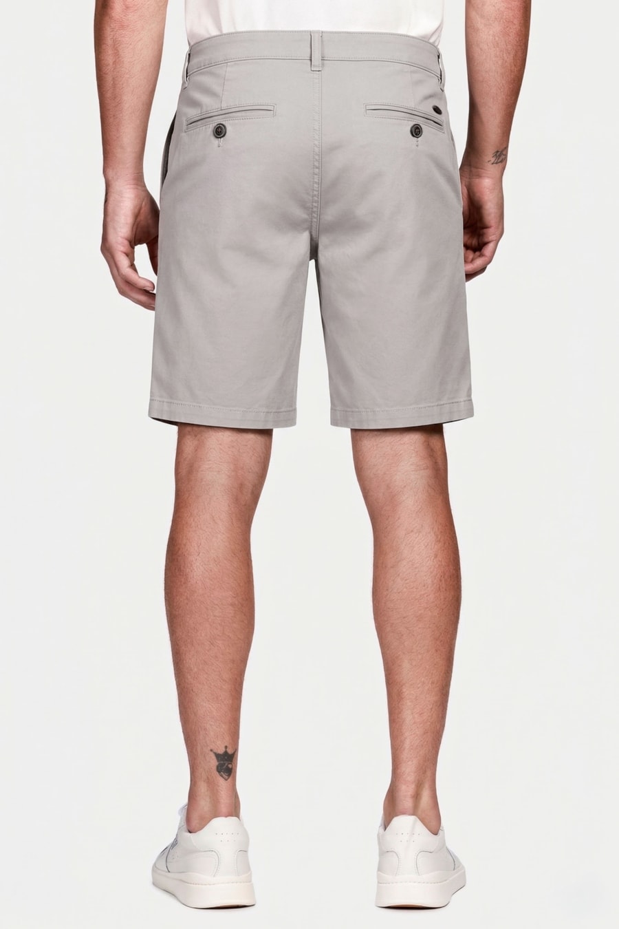Bermuda Chino Casual em Sarja Cinza — foto 5 de 6