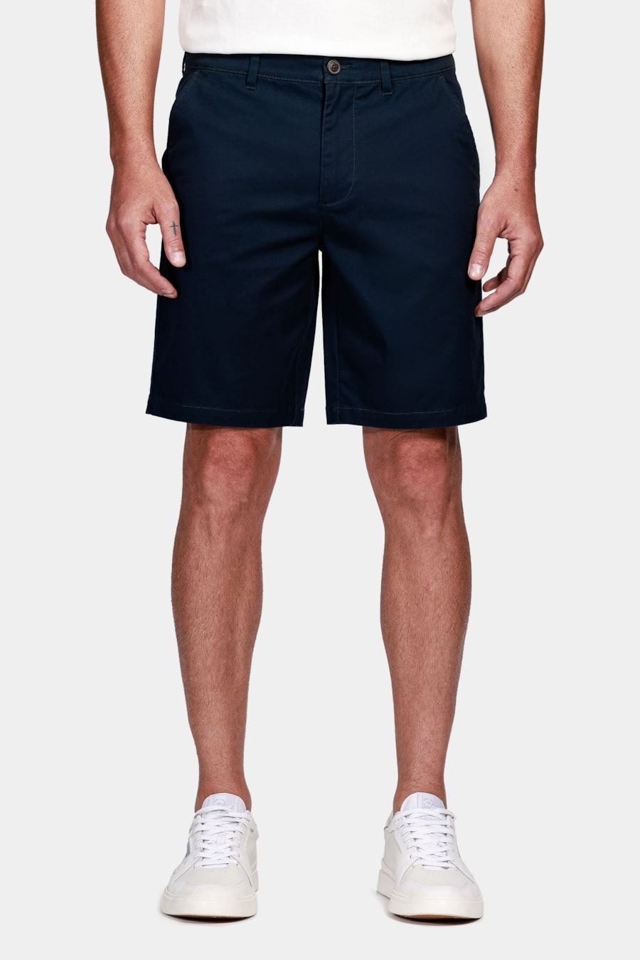 Bermuda Chino Casual em Sarja Marinho — foto 1 de 6