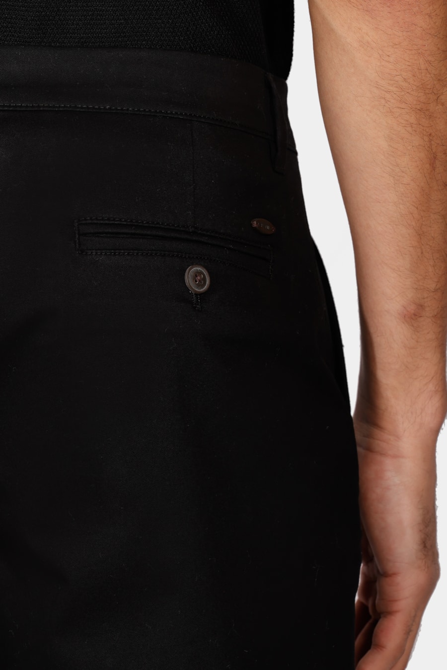 Bermuda Chino Casual em Sarja Preto — foto 4 de 6