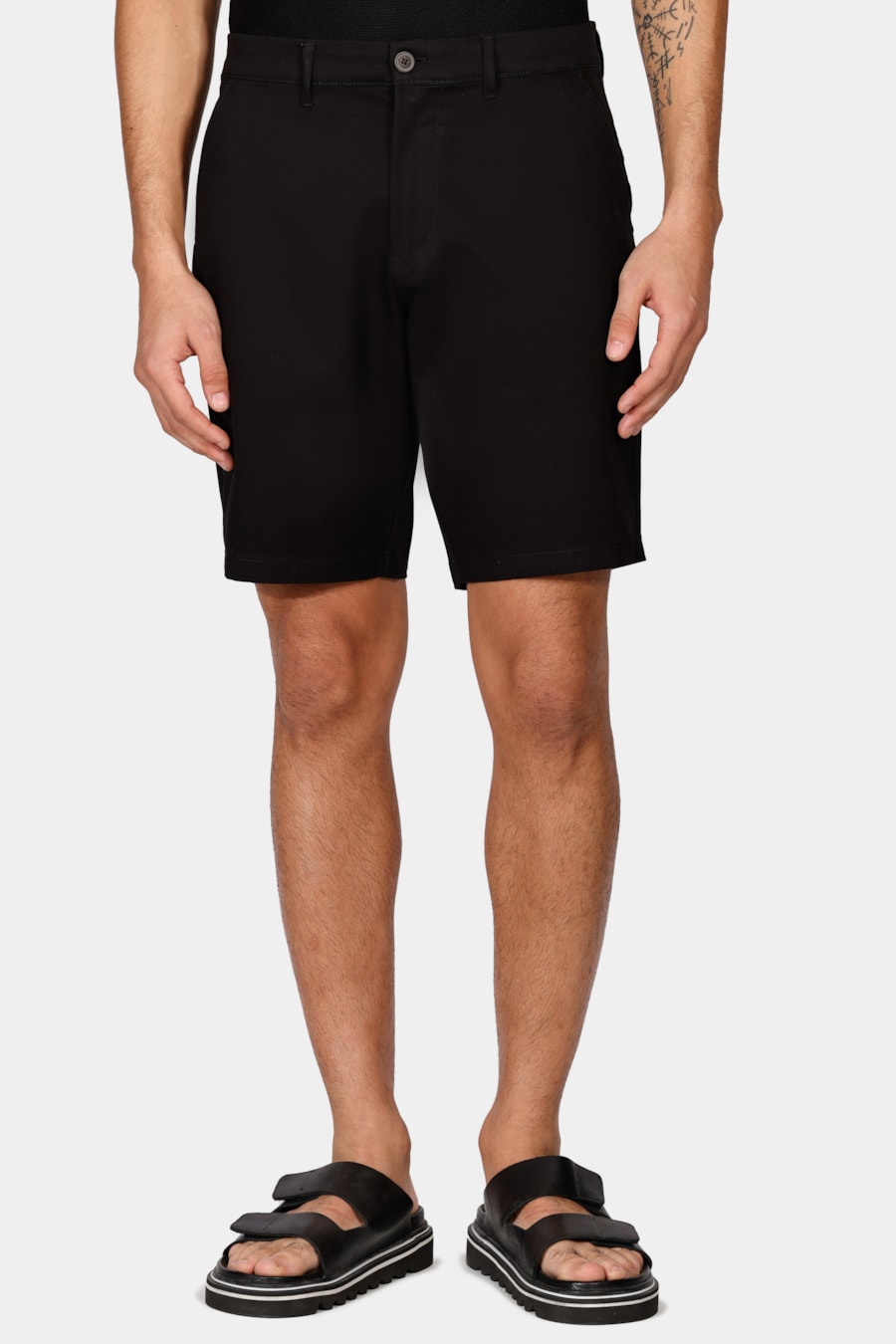 Bermuda Chino Casual em Sarja Preto — foto 1 de 6