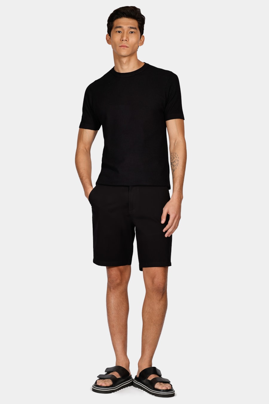 Bermuda Chino Casual em Sarja Preto — foto 2 de 6