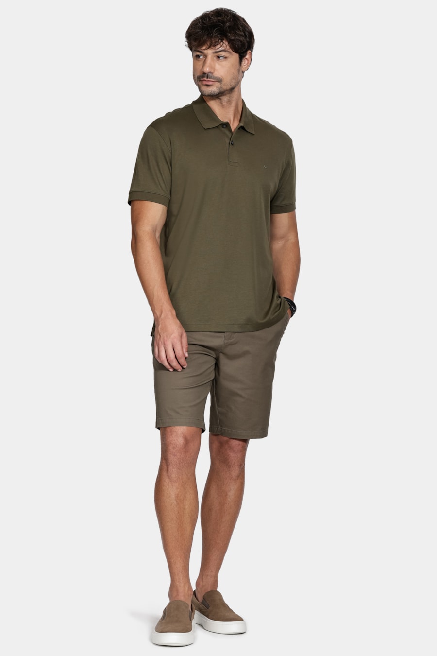 Bermuda Chino Casual em Sarja Verde Militar — foto 2 de 6