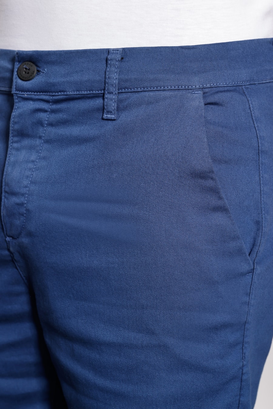 Bermuda Chino Color Antiodor Azul Indigo — foto 3 de 6