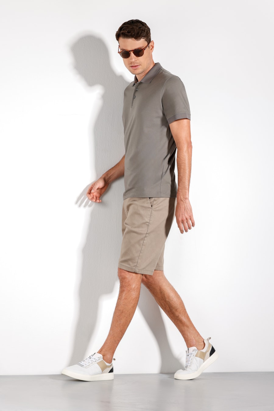 Bermuda Chino Color Antiodor Cáqui — foto 2 de 3