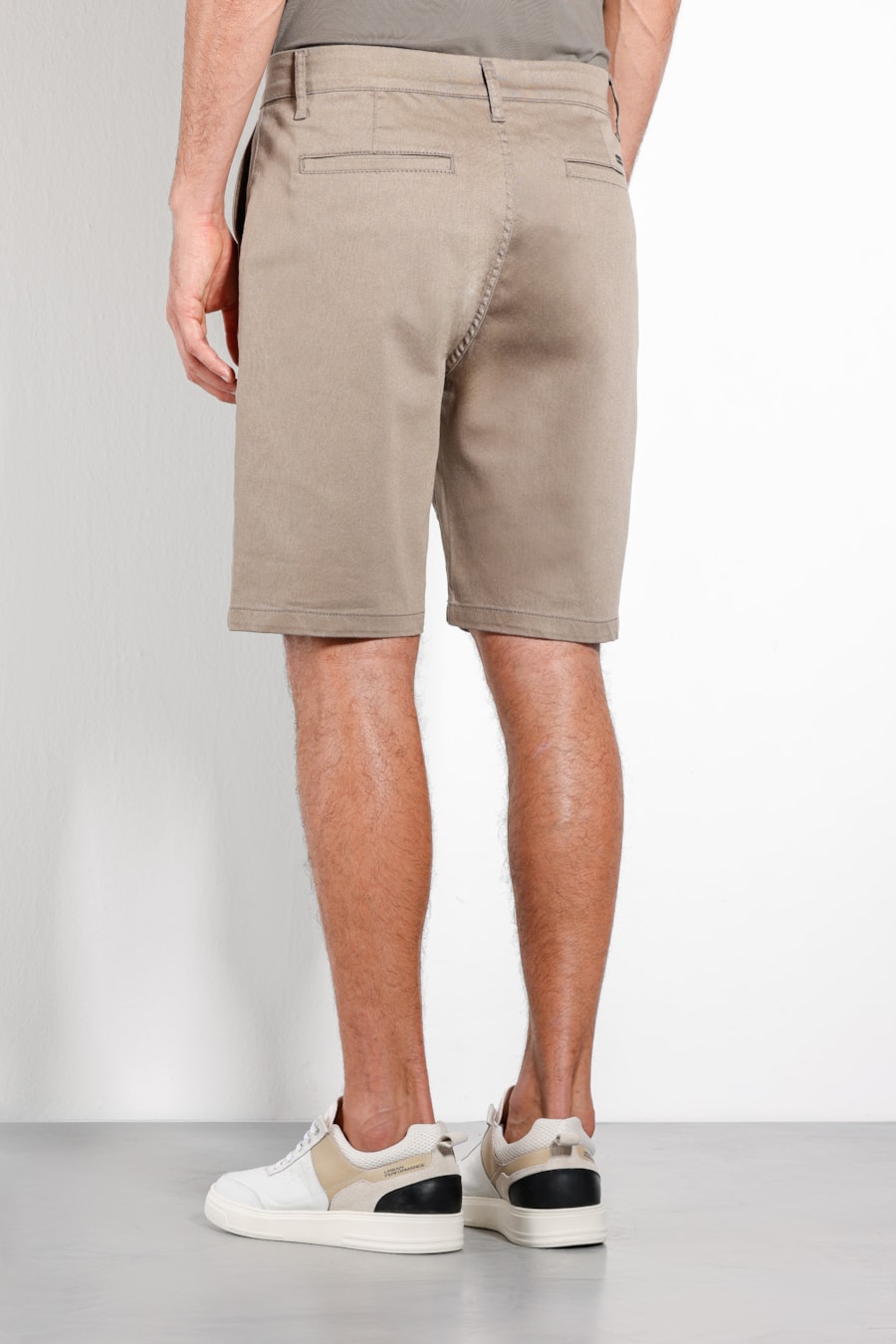 Bermuda Chino Color Antiodor Cáqui — foto 3 de 3