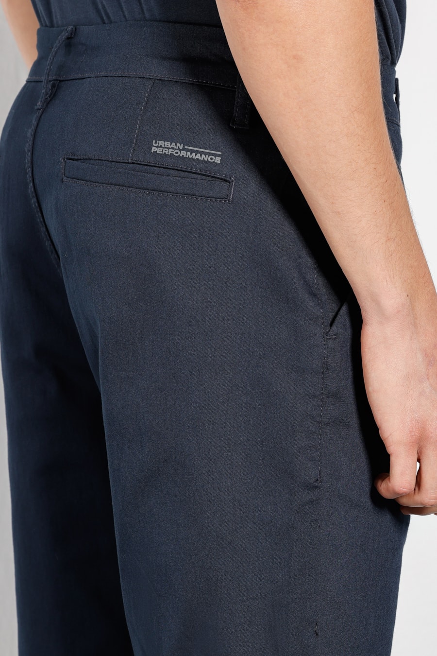 Bermuda Chino Color Antiodor Marinho — foto 3 de 6