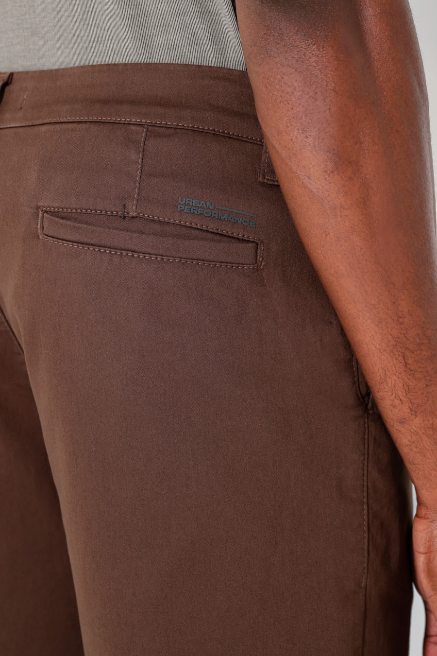 Bermuda Chino Color Antiodor Ocre — foto 4 de 6