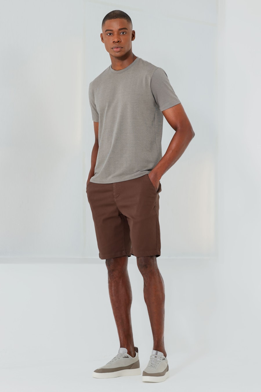 Bermuda Chino Color Antiodor Ocre — foto 2 de 6