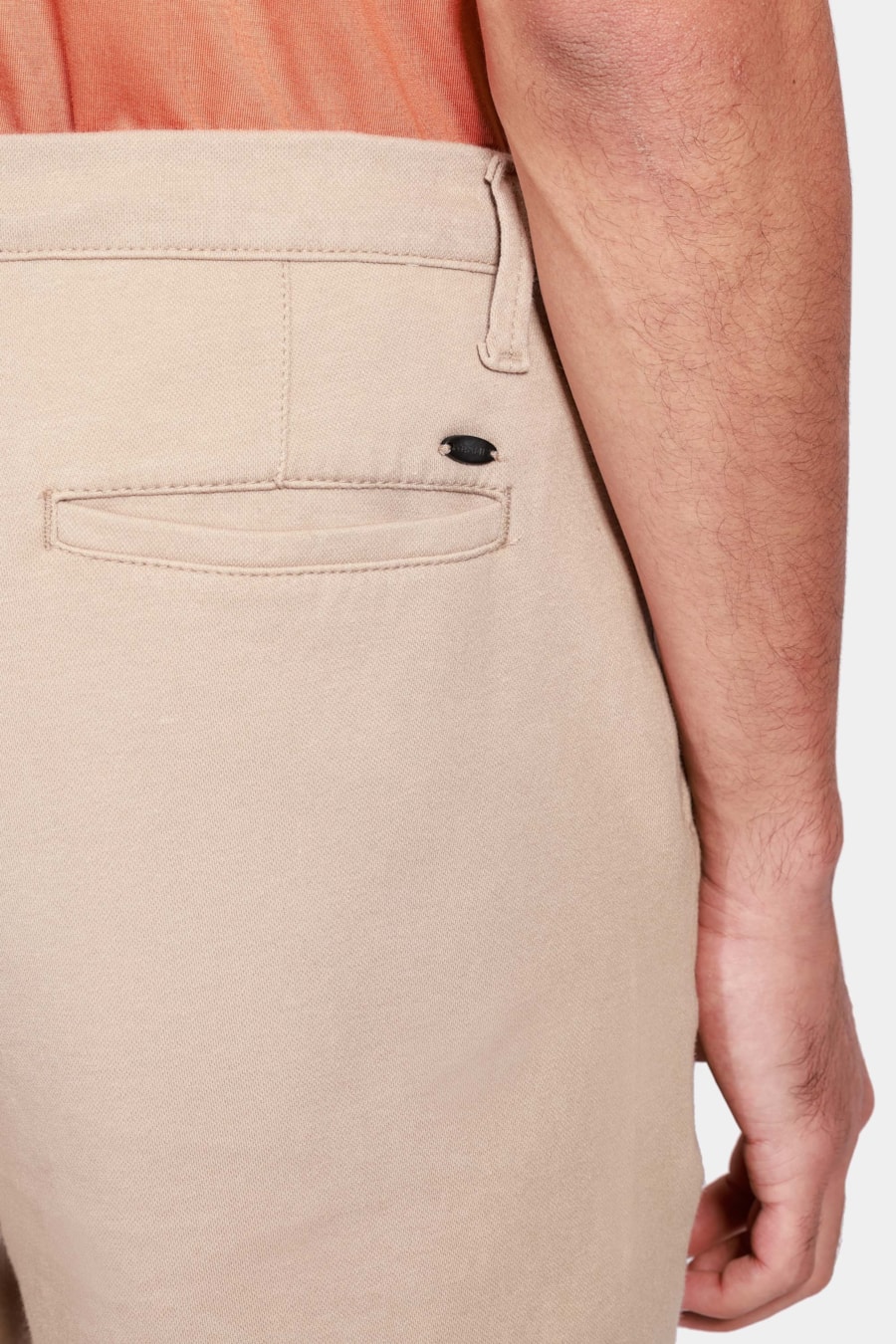Bermuda Chino Color Comfort Areia — foto 4 de 6