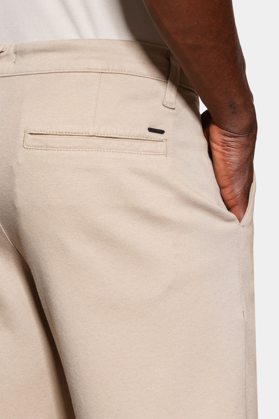 Bermuda Chino Color Comfort Marfim 117 — foto 4 de 6
