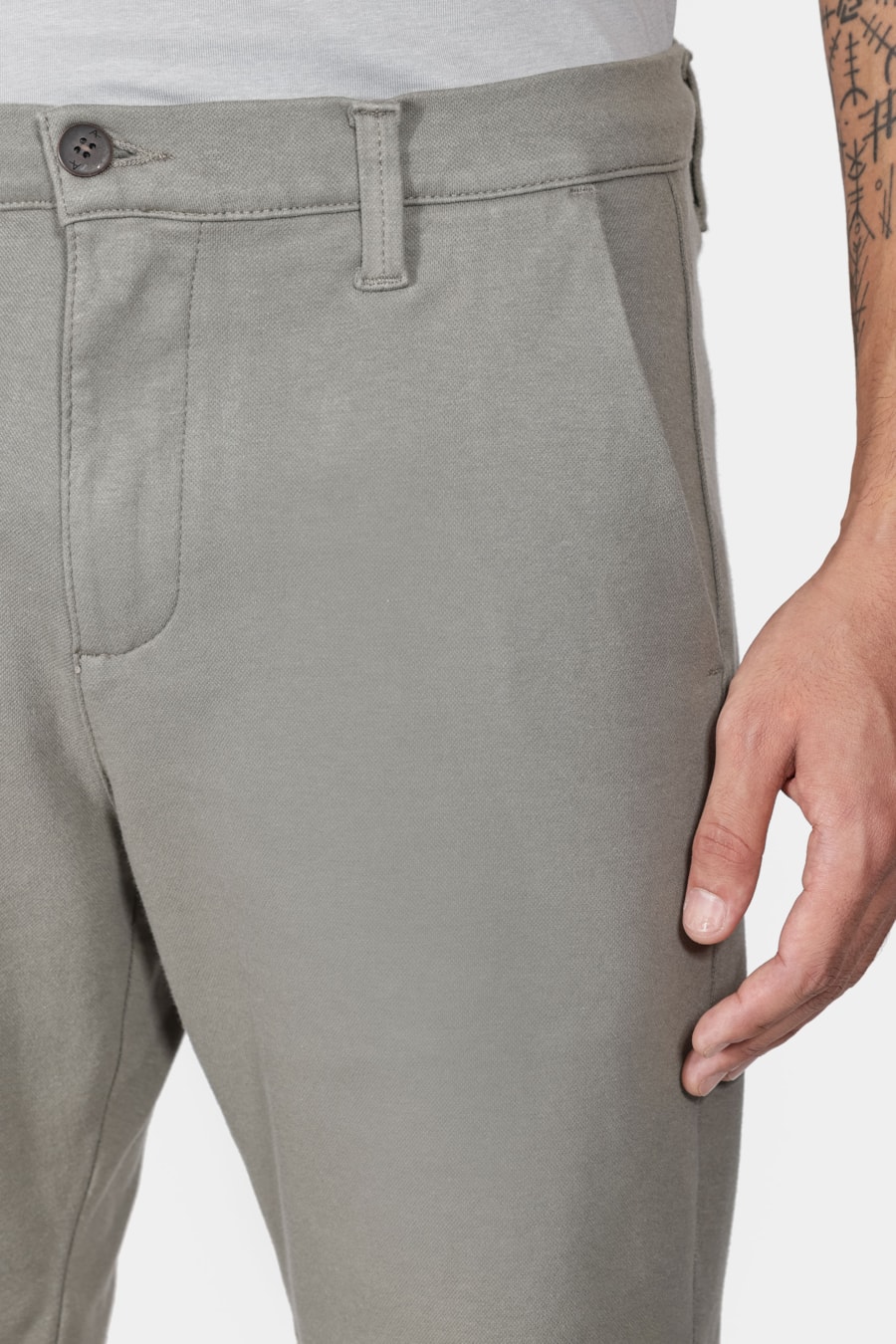 Bermuda Chino Color Comfort Verde Oliva — foto 3 de 6