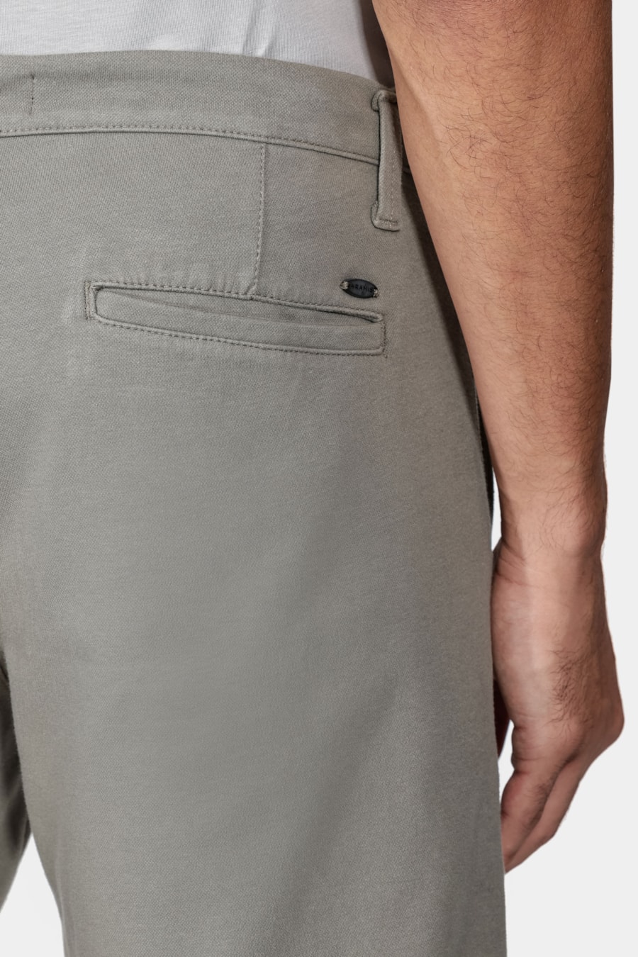 Bermuda Chino Color Comfort Verde Oliva — foto 4 de 6