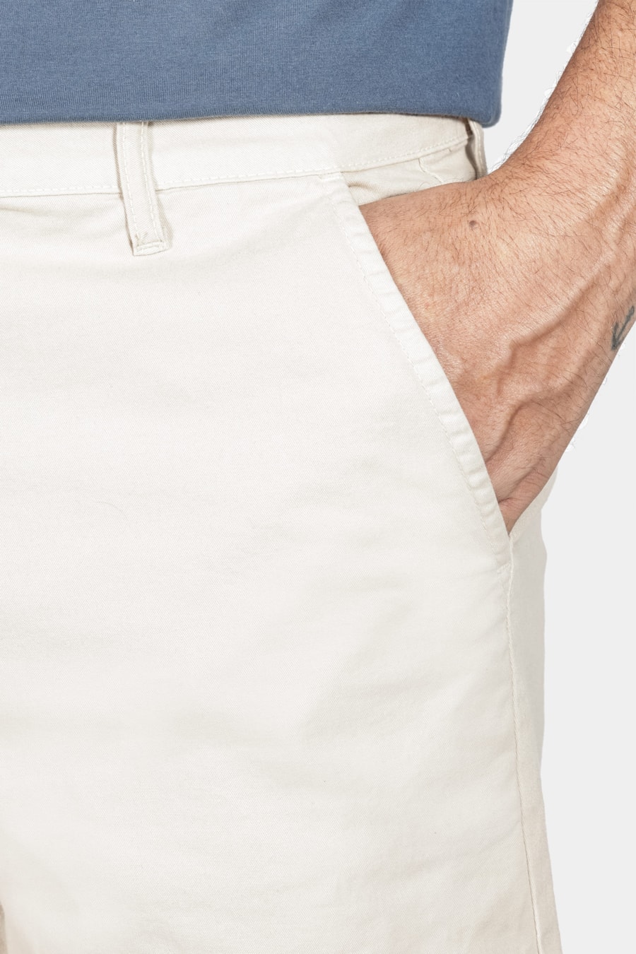 Bermuda Chino Color Essencial Areia — foto 3 de 7