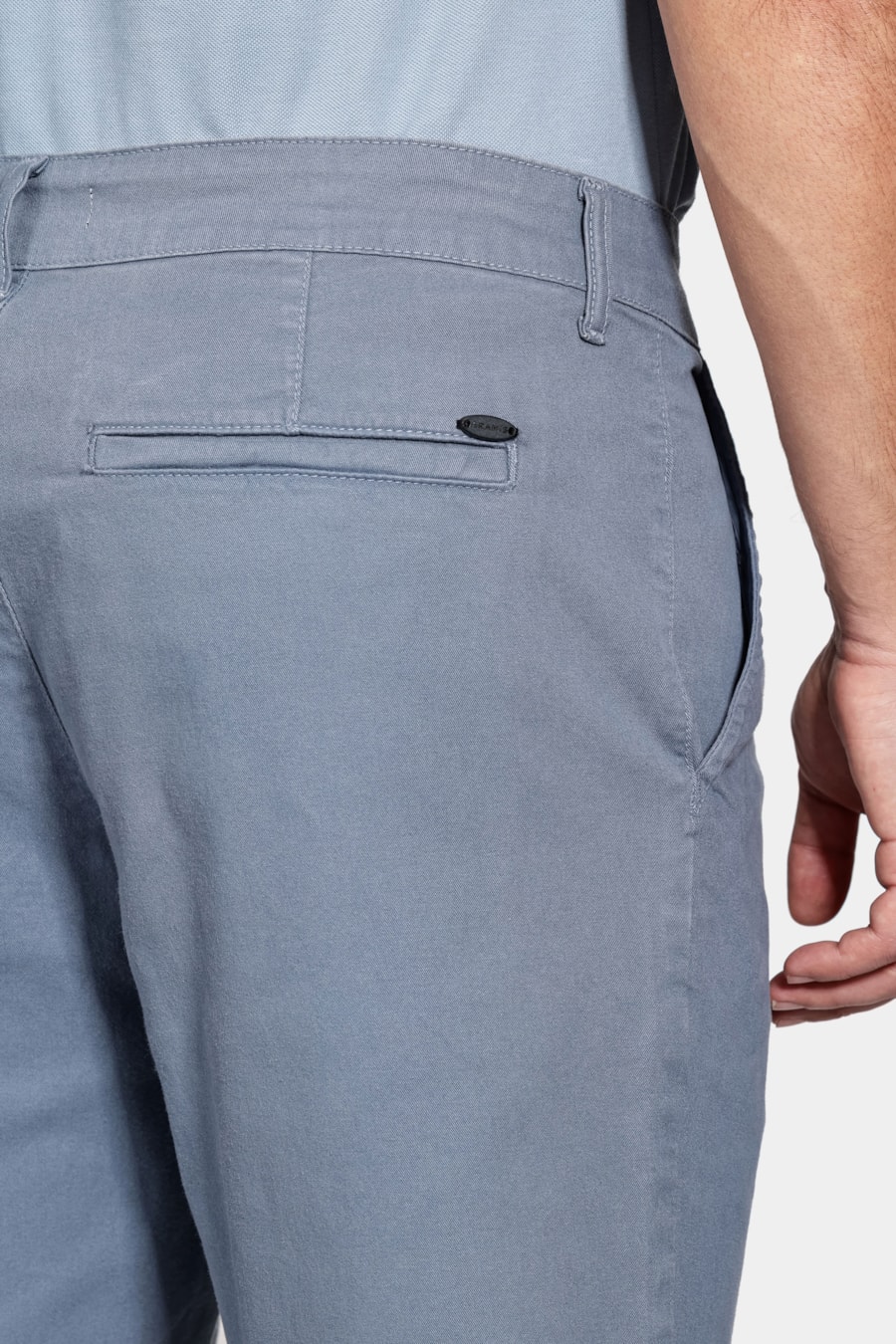 Bermuda Chino Color Essencial Azul Índigo — foto 4 de 6