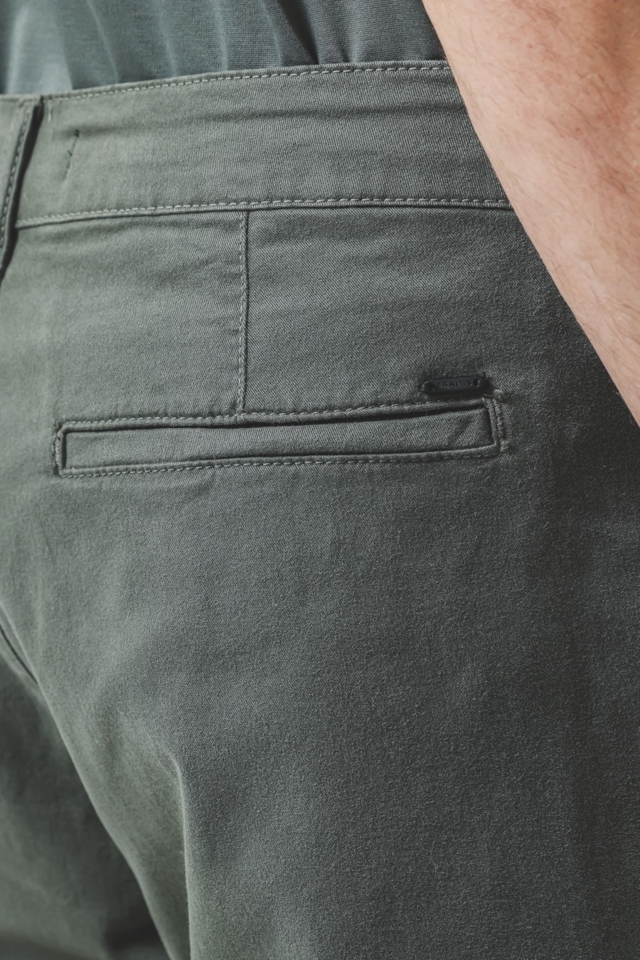 Bermuda Chino Color Essencial Botanico 118 — foto 4 de 6