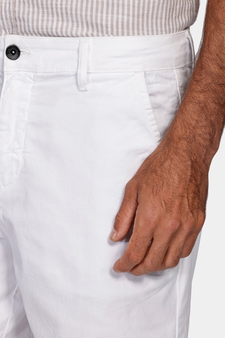 Bermuda Chino Color Essencial Branco Osso — foto 3 de 5