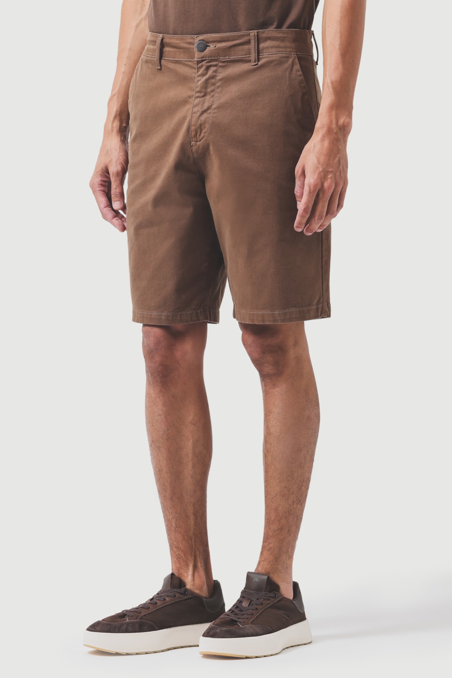 Bermuda Chino Color Essencial Cacau 118 — foto 1 de 6
