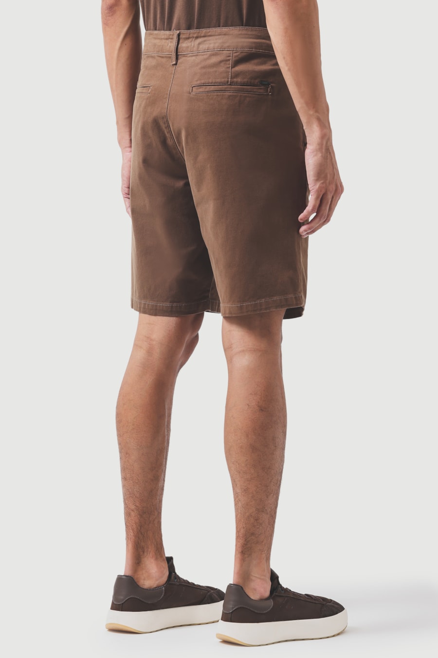 Bermuda Chino Color Essencial Cacau 118 — foto 5 de 6