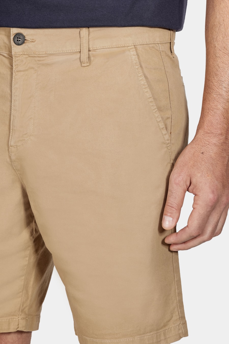 Bermuda Chino Color Essencial Cáqui — foto 3 de 7