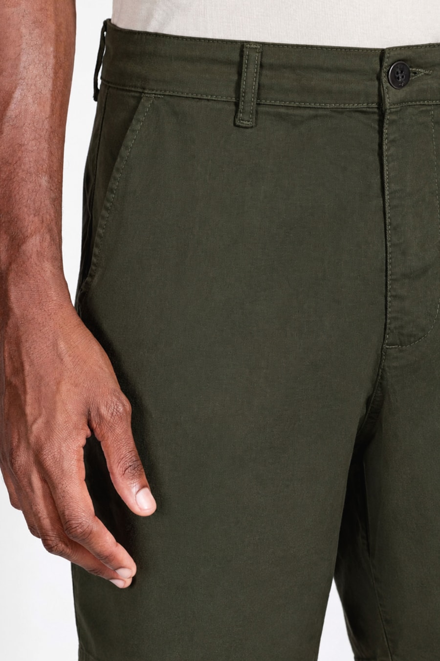 Bermuda Chino Color Essencial Cedro 117 — foto 3 de 6