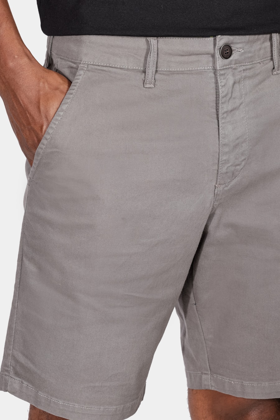 Bermuda Chino Color Essencial Chumbo — foto 3 de 6