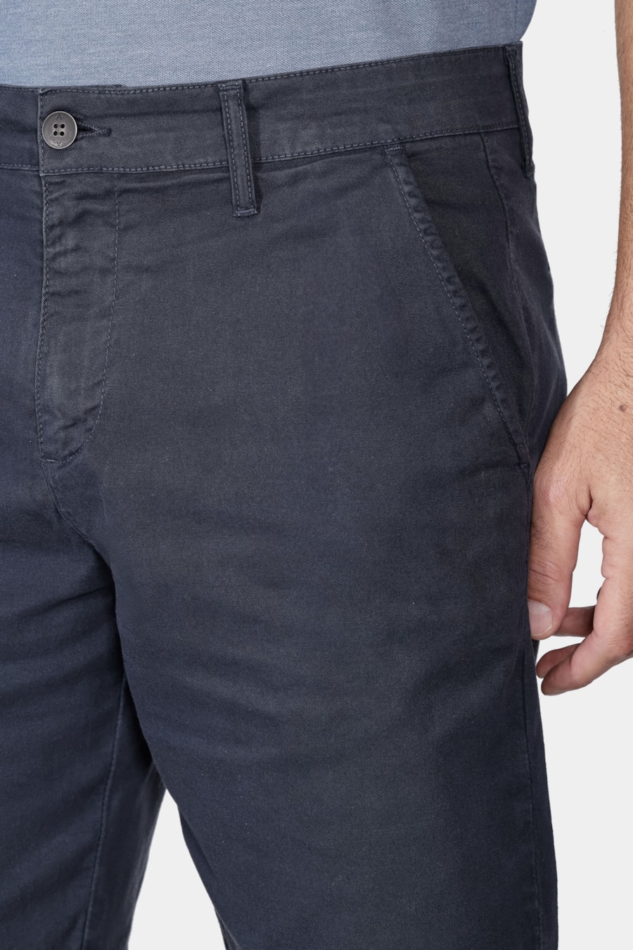 Bermuda Chino Color Essencial Marinho — foto 3 de 6