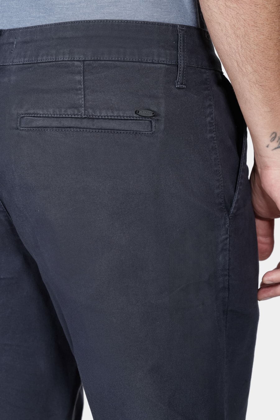 Bermuda Chino Color Essencial Marinho — foto 4 de 6