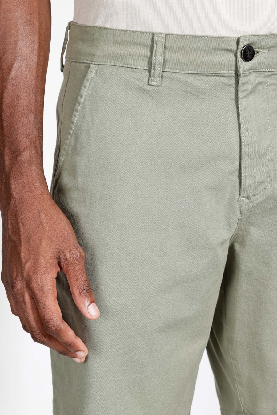 Bermuda Chino Color Essencial Selva 116 — foto 3 de 6