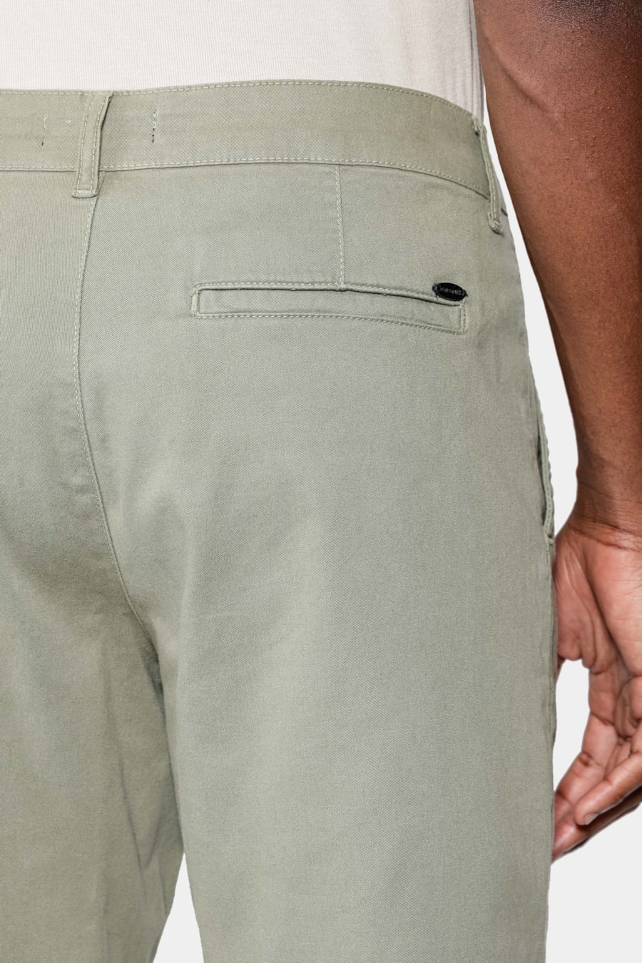 Bermuda Chino Color Essencial Selva 116 — foto 4 de 6