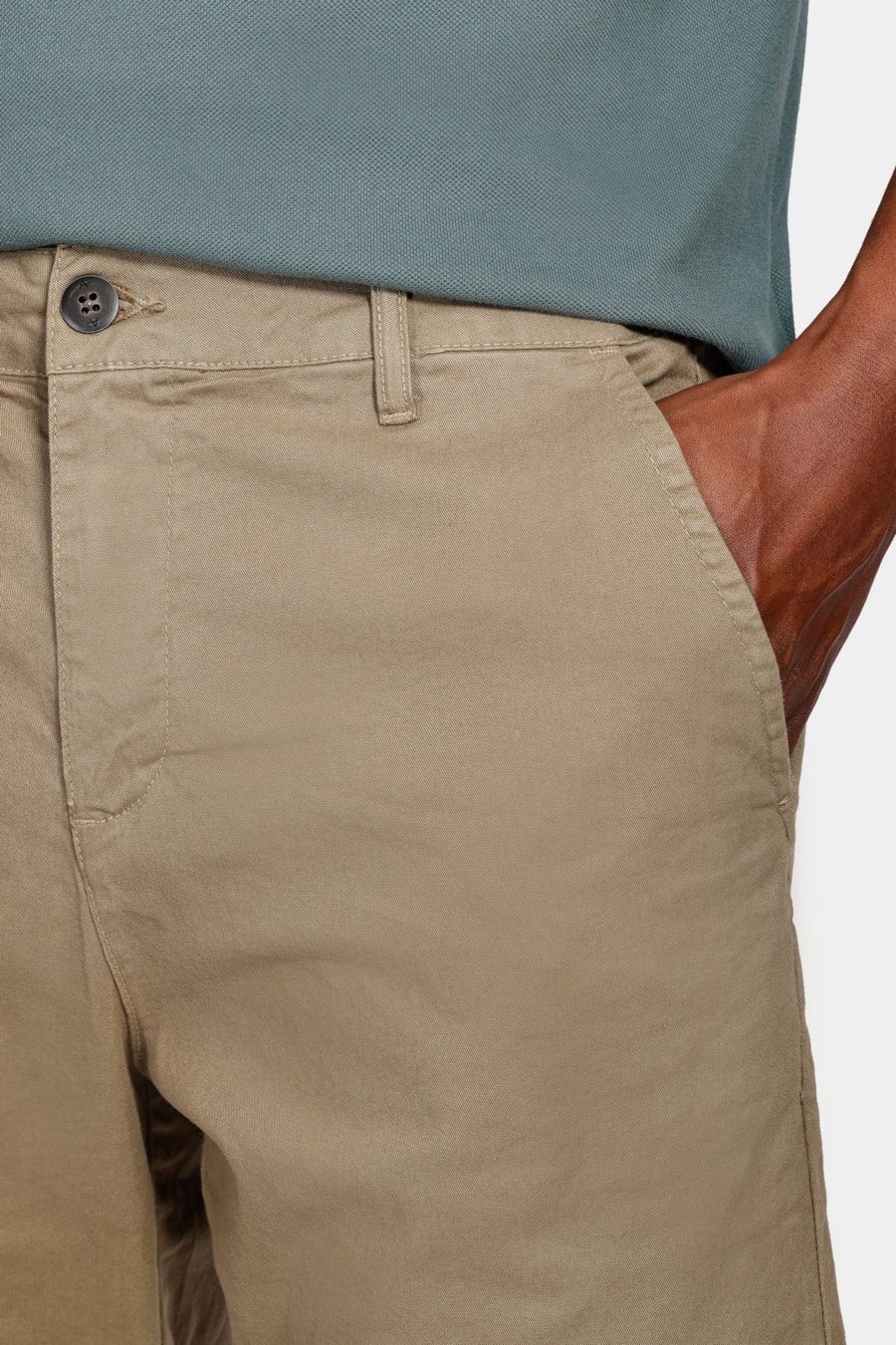 Bermuda Chino Color Essencial Verde Oliva — foto 3 de 5