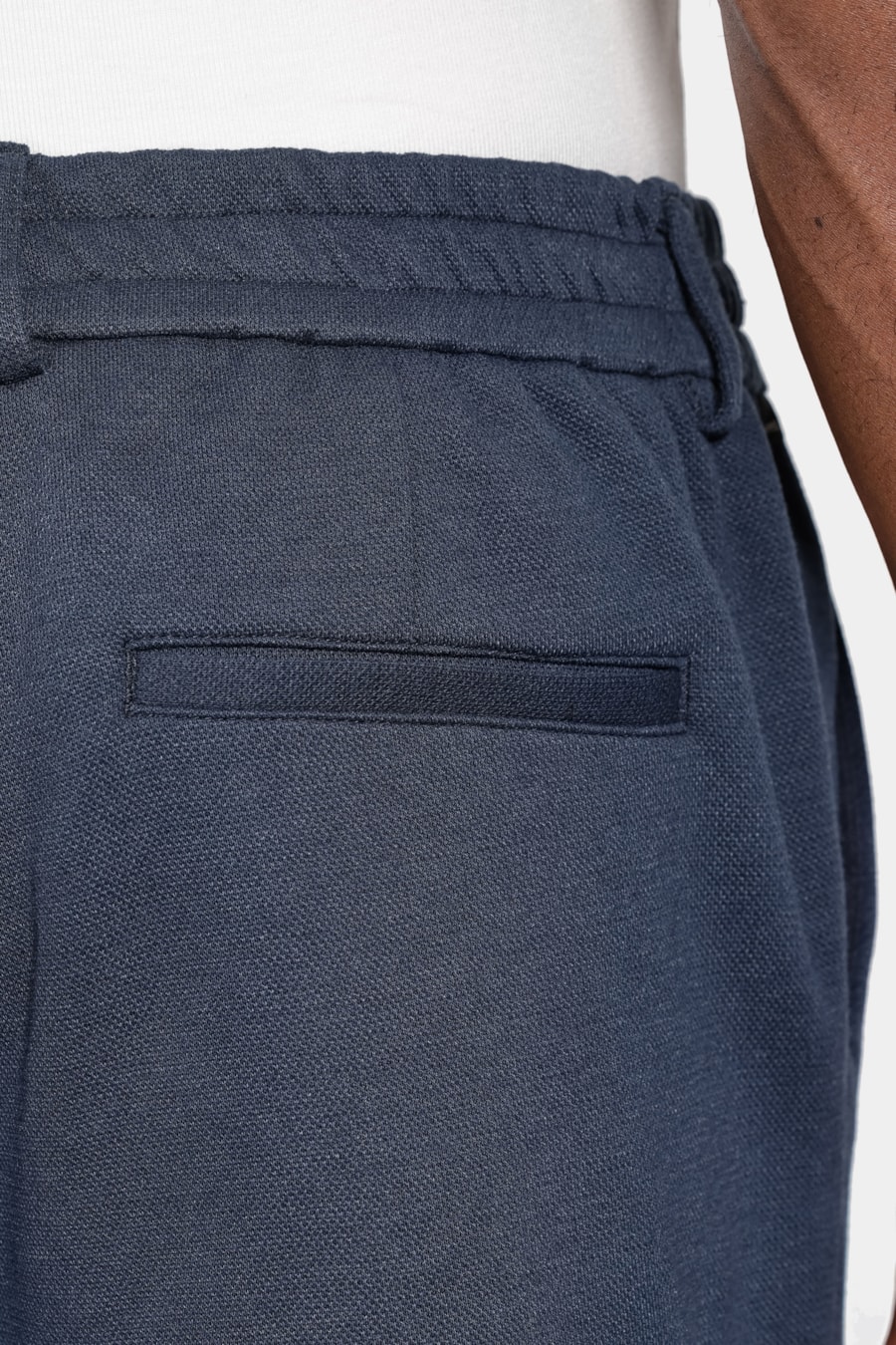 Bermuda Chino Comfort Knit Textura Marinho — foto 3 de 5