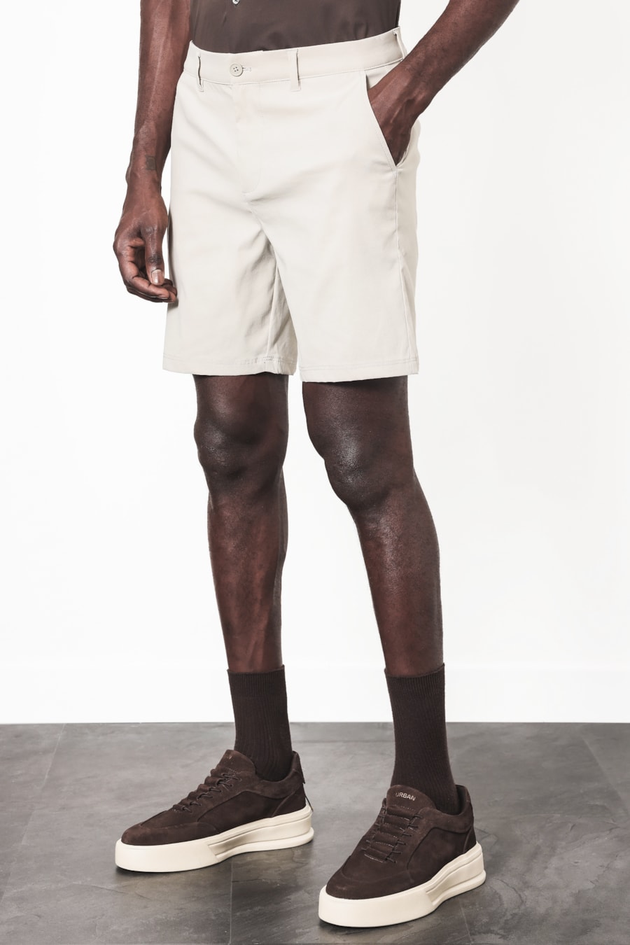 Bermuda Chino Liquid Repeller Cinza Claro — foto 1 de 7