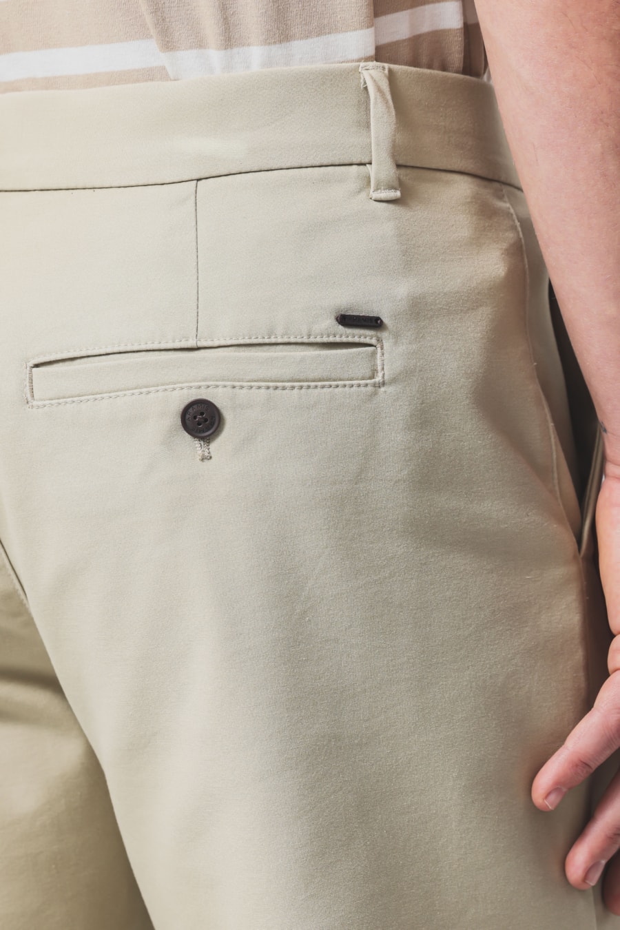 Bermuda Chino New Twill Blend Areia — foto 4 de 6