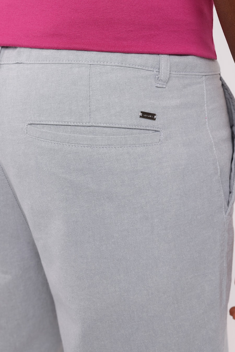 Bermuda Chino Oxford Out (Pa) Cinza — foto 4 de 5