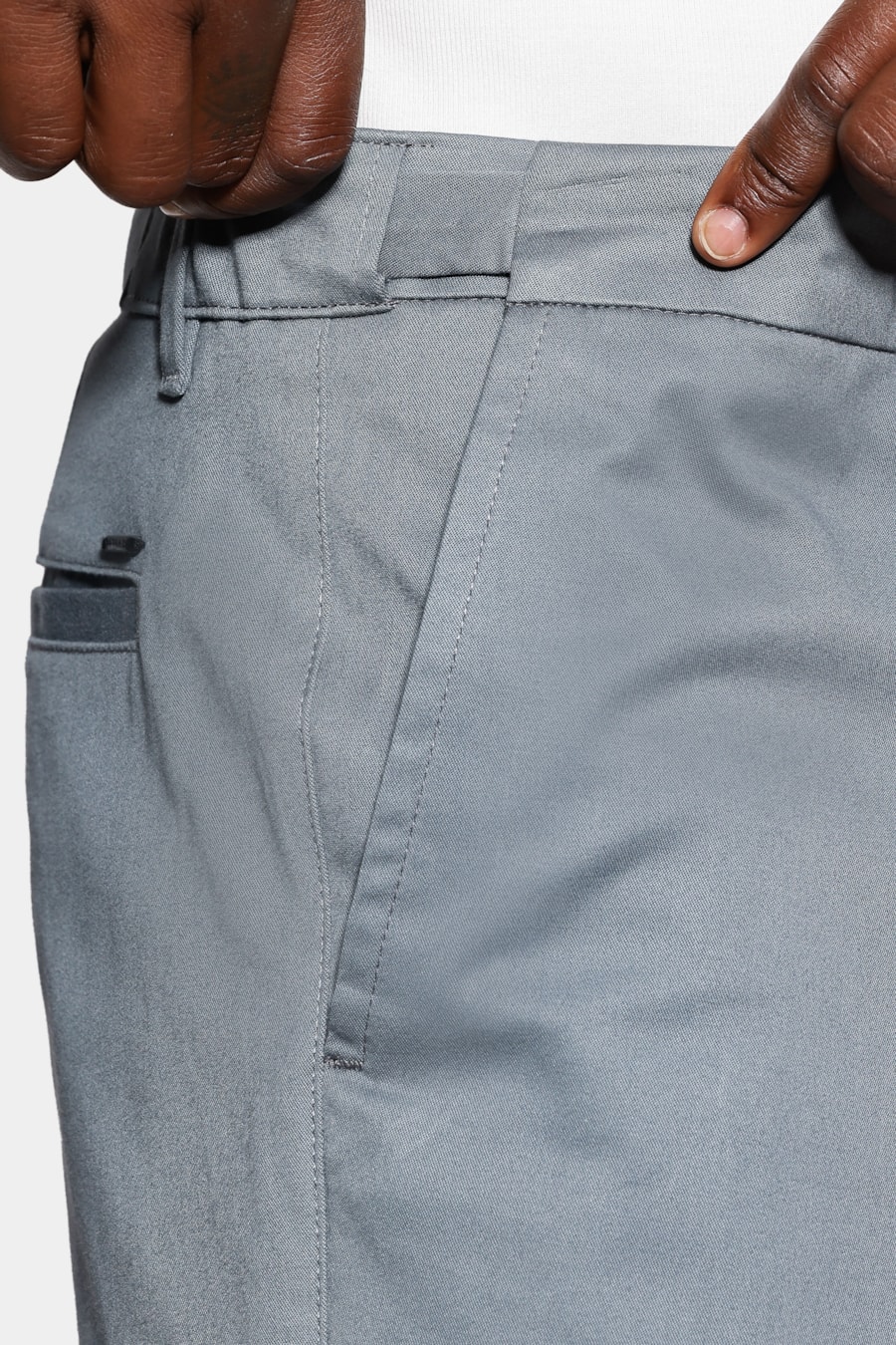 Bermuda Chino Premium Touch Moovex Aluminio — foto 3 de 6