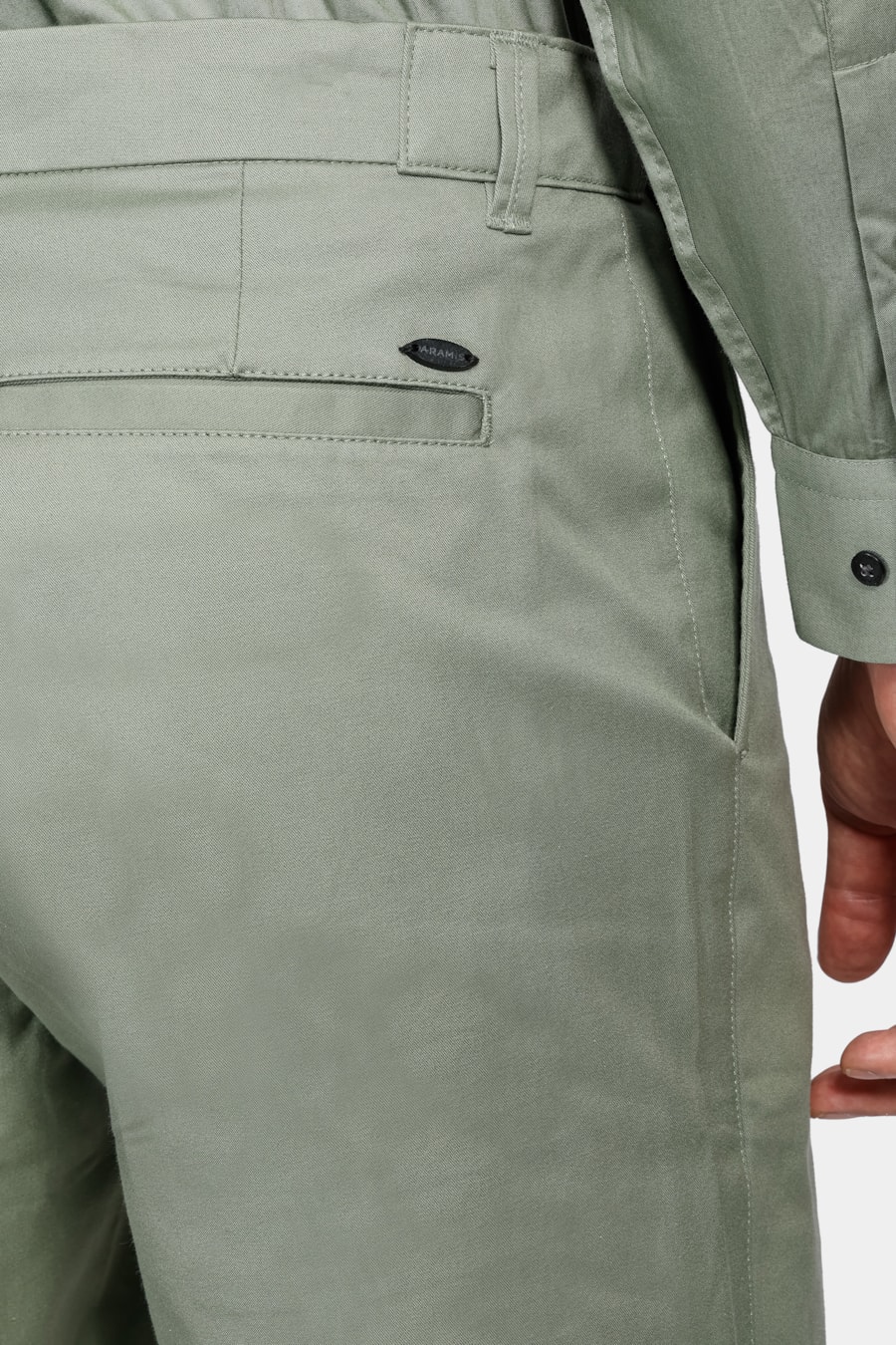 Bermuda Chino Premium Touch Moovex Verde Eucalipto — foto 3 de 4