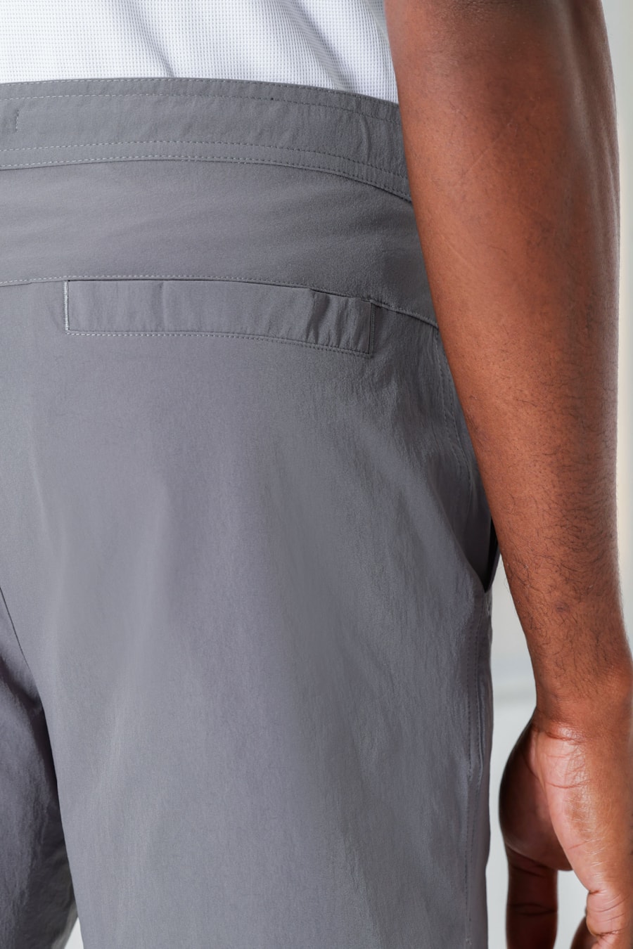 Bermuda Curta Tailored Flex Chumbo — foto 3 de 5