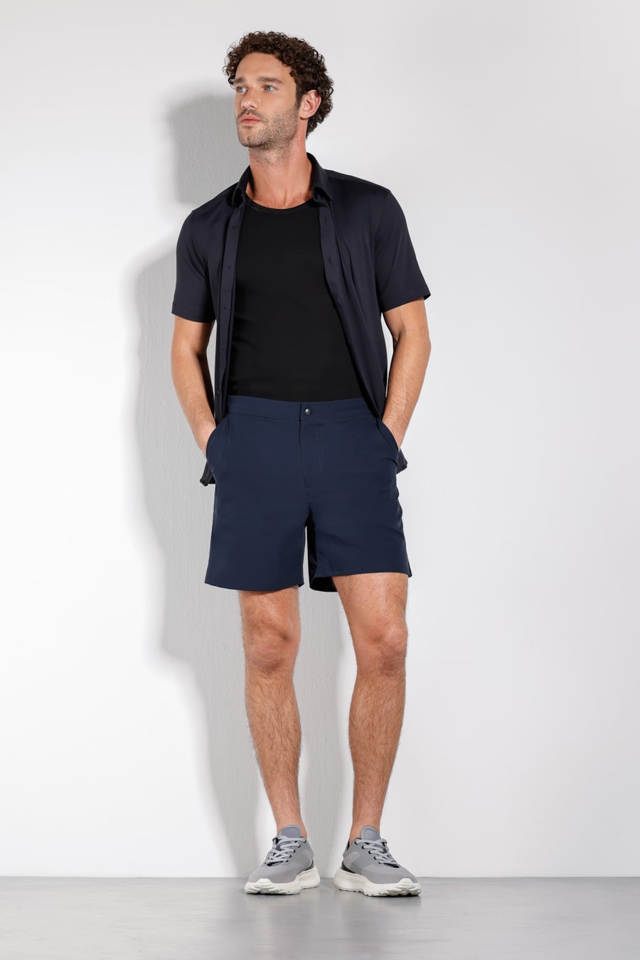 Bermuda Curta Tailored Flex Marinho — foto 2 de 3