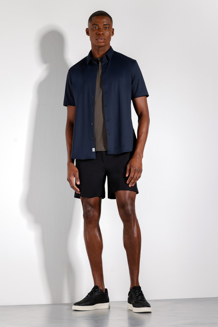 Bermuda Curta Tailored Flex Preto — foto 2 de 3