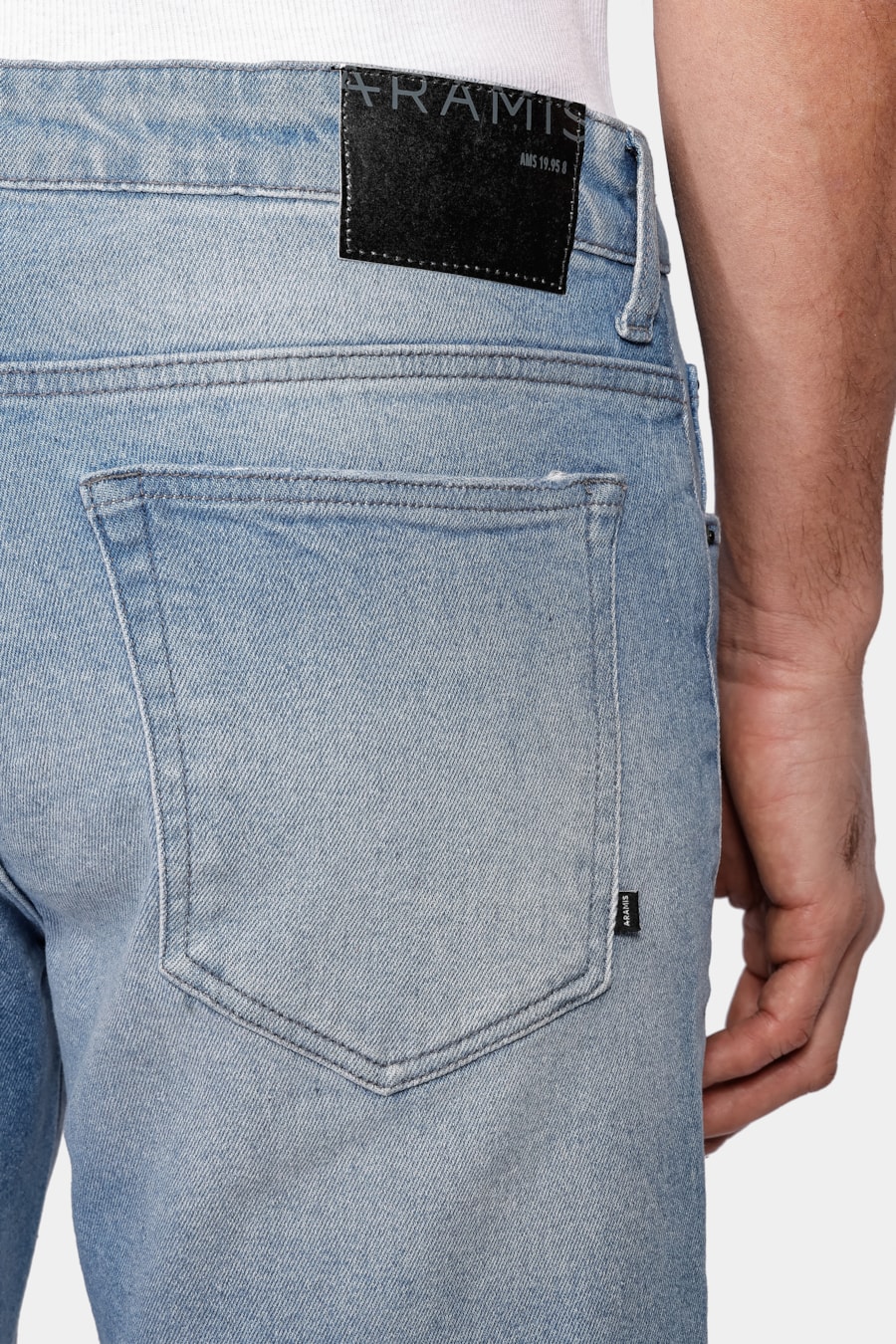 Bermuda Jeans Delave Estonada Azul Claro — foto 4 de 5