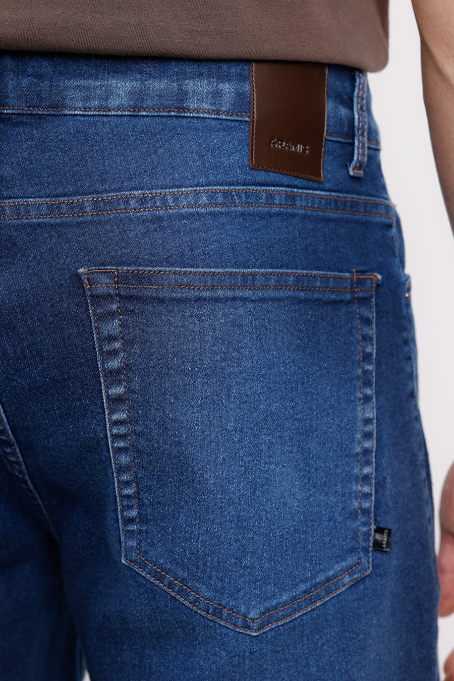 Bermuda Jeans Estonada Médio Azul Médio — foto 2 de 3