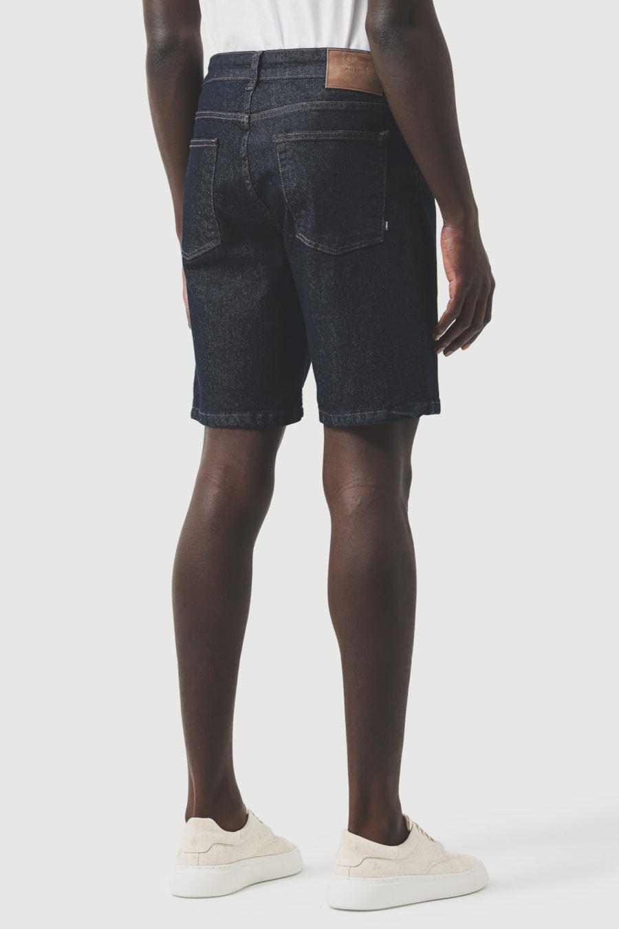 Bermuda Jeans Five Pockets Amaciada Azul Escuro — foto 5 de 6