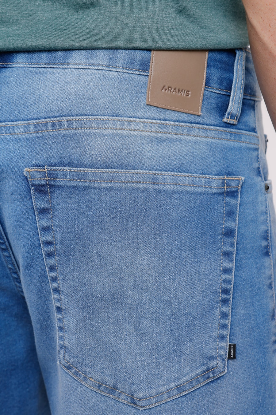 Bermuda Jeans Medium Sky Azul Claro — foto 2 de 3
