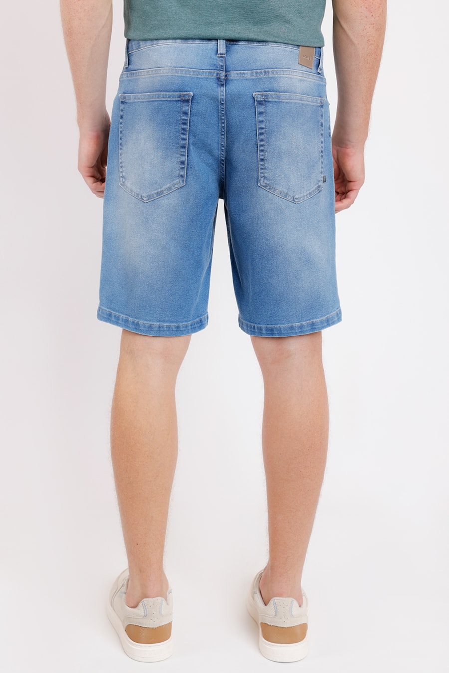 Bermuda Jeans Medium Sky Azul Claro — foto 3 de 3