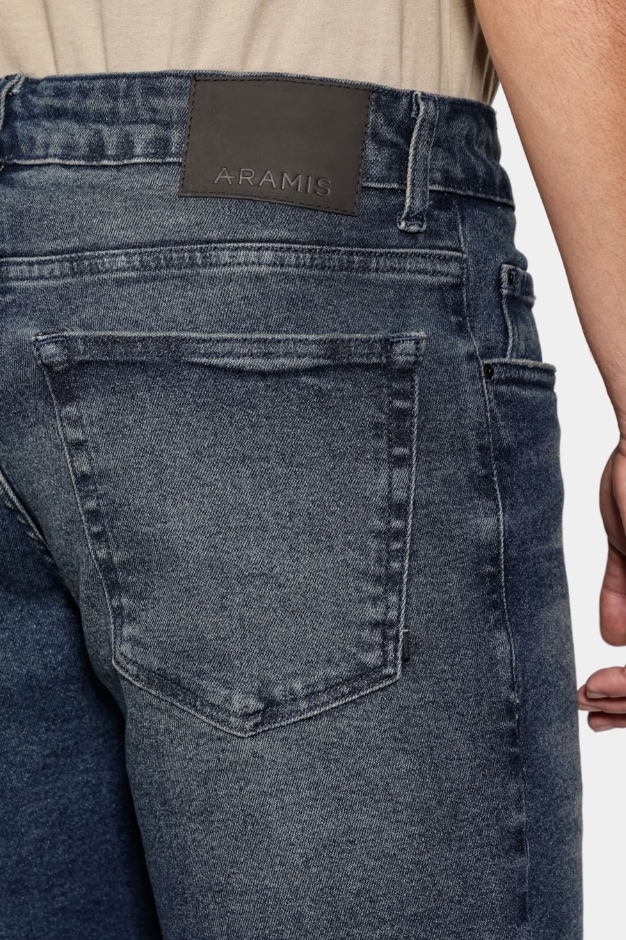 Bermuda Jeans Stonada Dirty Azul Escuro — foto 4 de 6