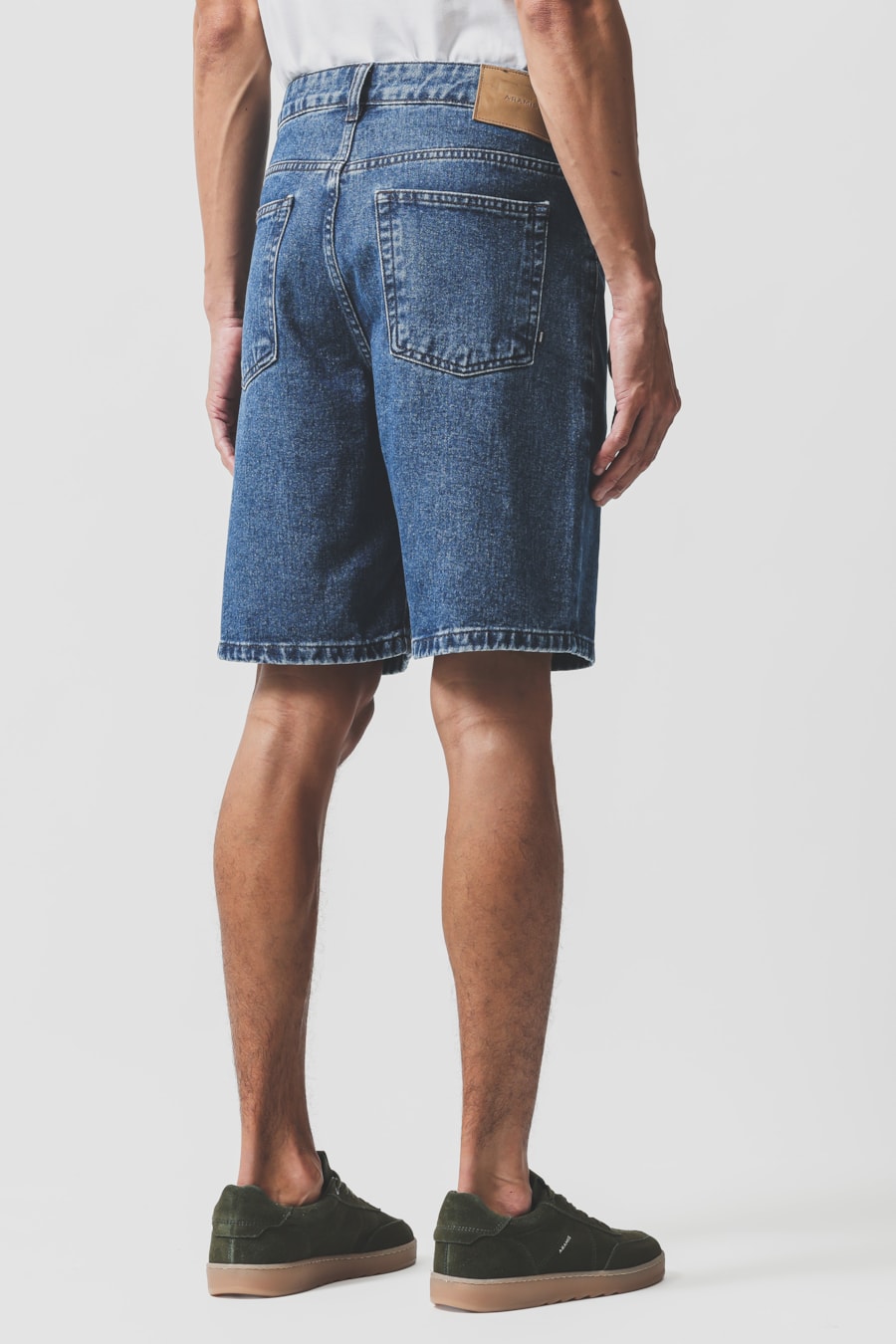 Bermuda Jeans Stone Five Pockets Azul Claro — foto 4 de 5